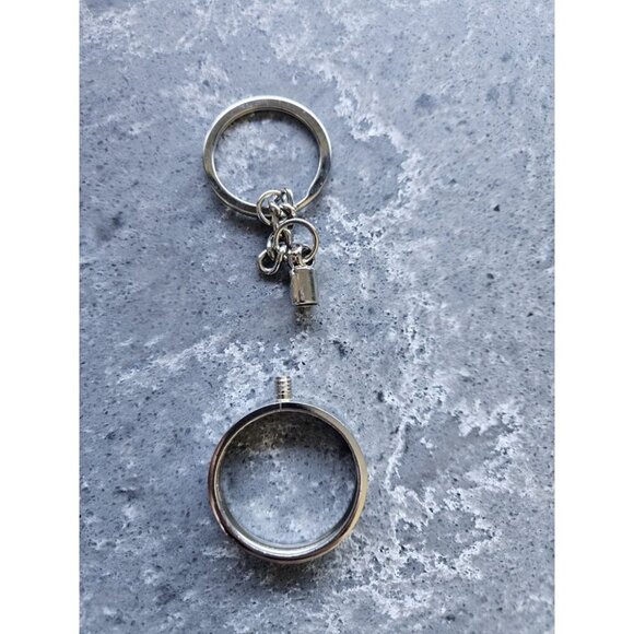 LOT OF (6) ~ (SILVER) 30MM BEZEL KEYCHAIN COIN HOLDERS - Picture 4 of 4